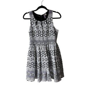 Alya Women's Size Small Black and White Eyelet Lace Sleeveless Flare Dress